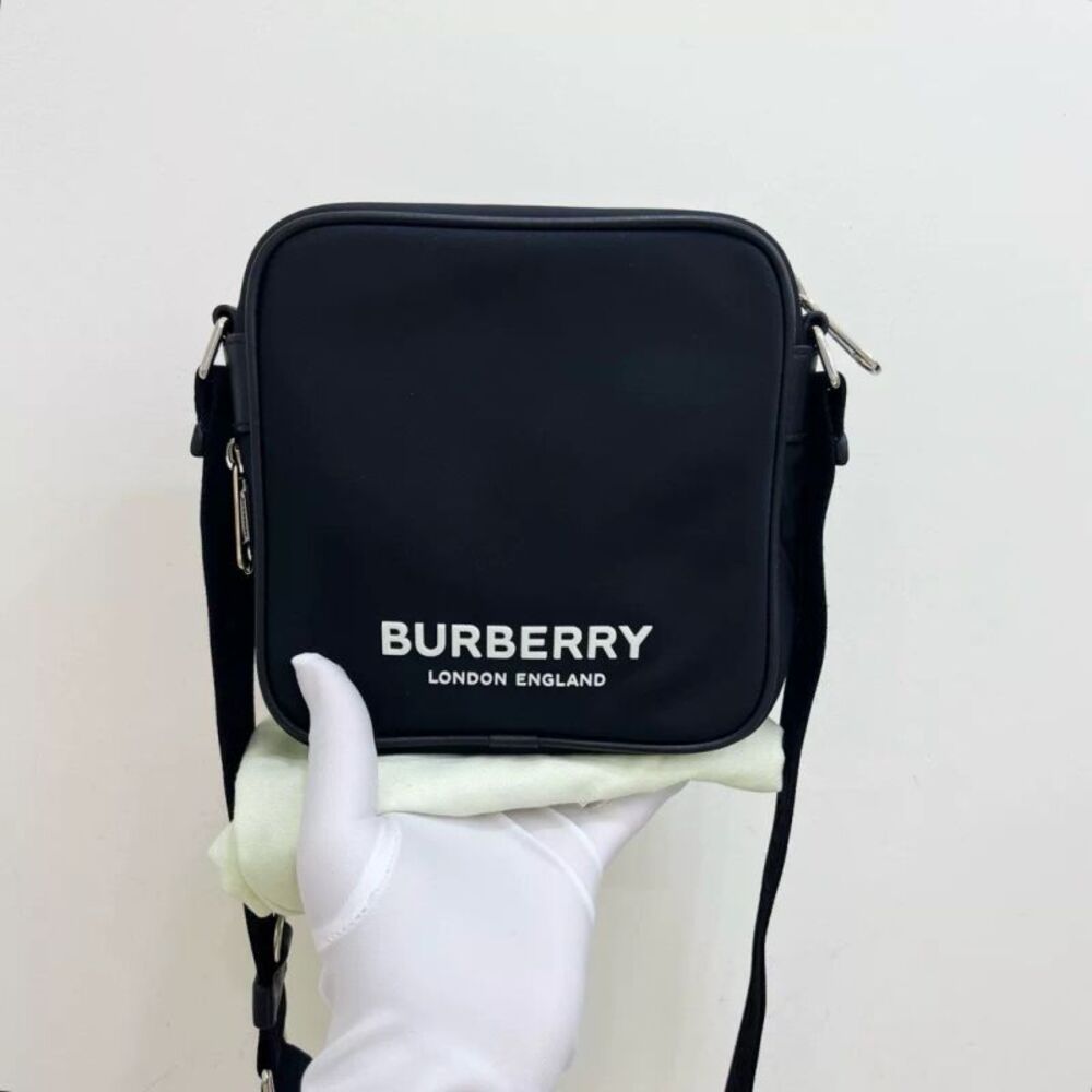 Burberry Women Pre-Loved Bag Brand New Condition